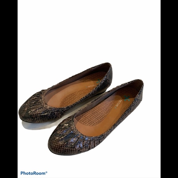 BareTraps Norma Slip On Wedge Pumps - Picture 8 of 13